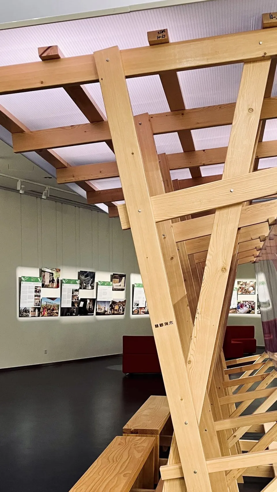 木构展架——展览 “纹理与经线：编织乡土新社区”，项目照片 5