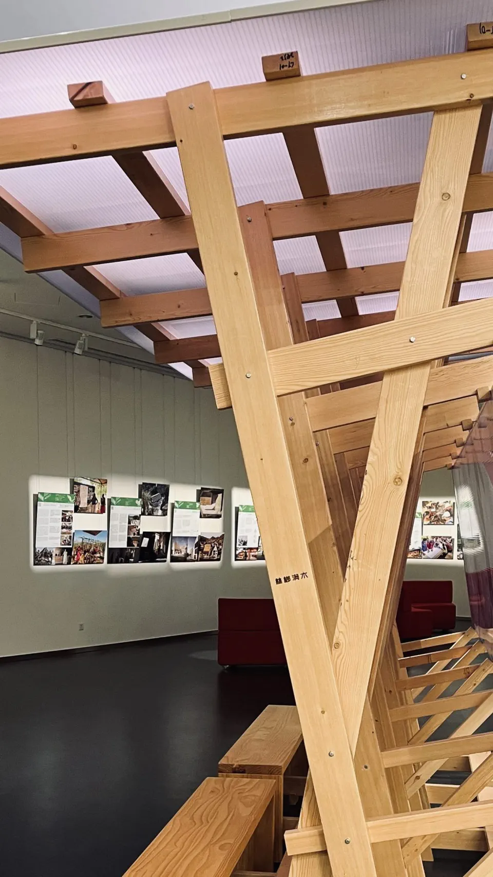 木构展架——展览 “纹理与经线：编织乡土新社区”，项目照片 13