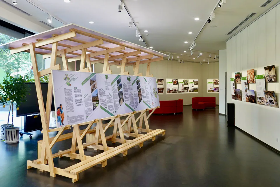 木构展架——展览 “纹理与经线：编织乡土新社区”，项目照片 11